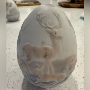 Lladro Ceramic Deer Egg Sculpture in Cream and White 1996